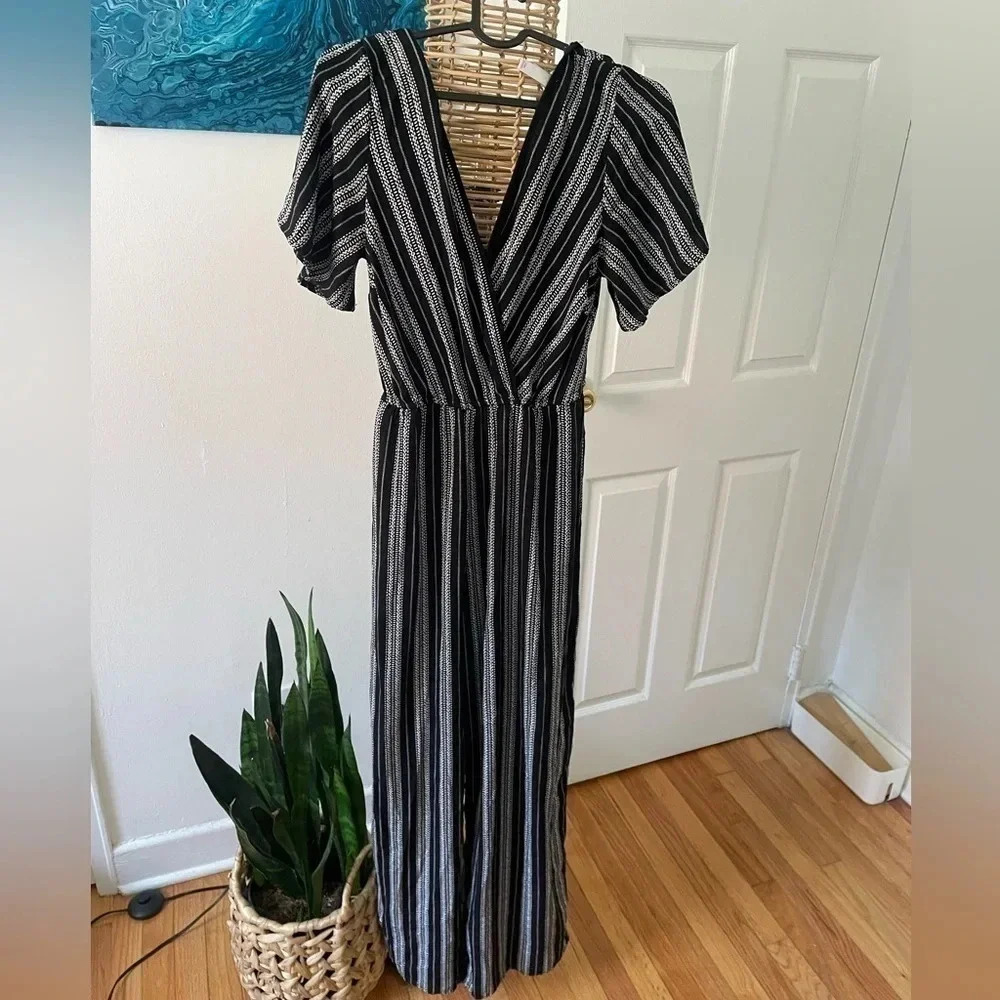Xhilaration Black&White Striped Jumpsuit / size small - Picture 1 of 3